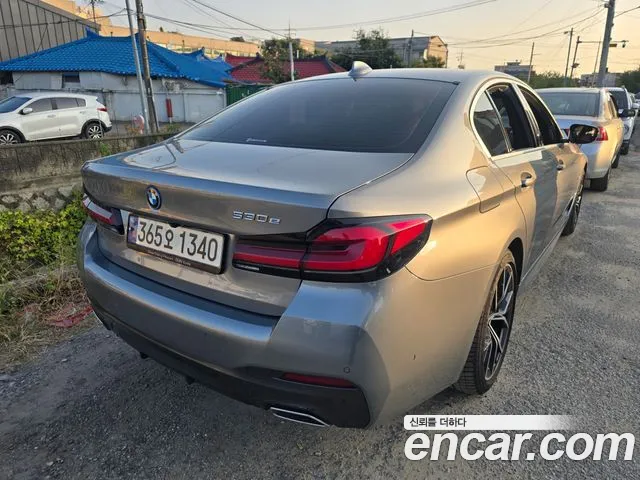 BMW 5-Series 2022 thumb 3
