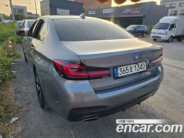 BMW 5-Series 2022 thumb 4