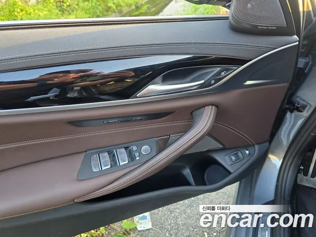 BMW 5-Series 2022 thumb 8