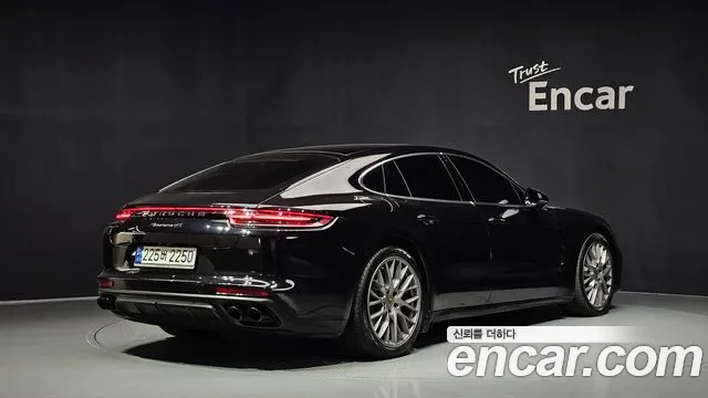 Porsche Panamera 2018 thumb 2