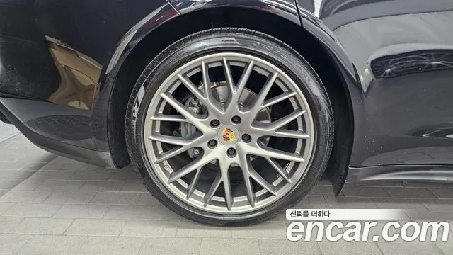 Porsche Panamera 2018 thumb 5