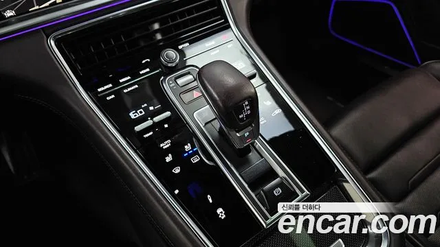 Porsche Panamera 2018 thumb 9