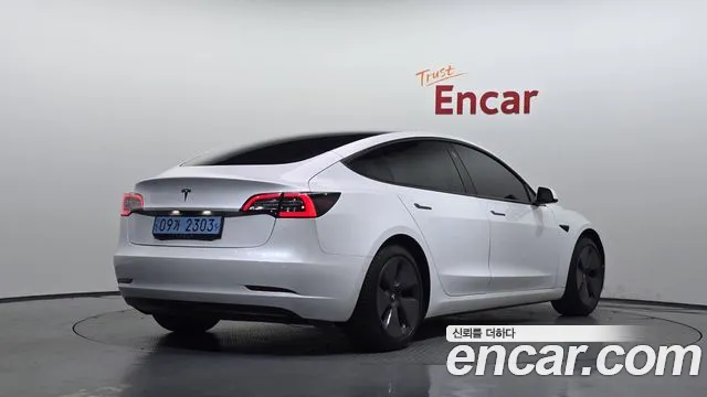 Tesla Model 3 2021 thumb 2