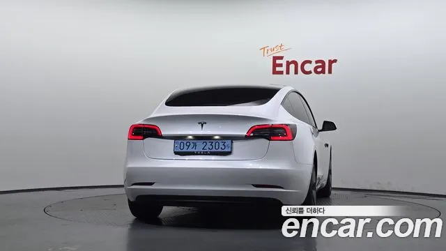 Tesla Model 3 2021 thumb 4