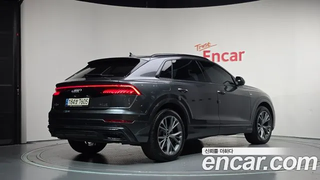 Audi Q8 2021 thumb 2