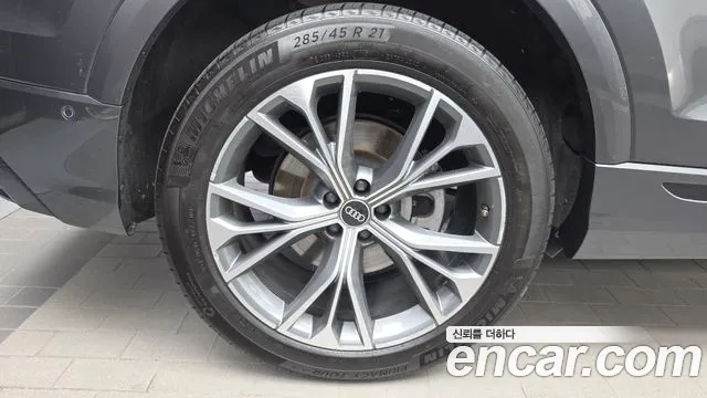 Audi Q8 2021 thumb 5