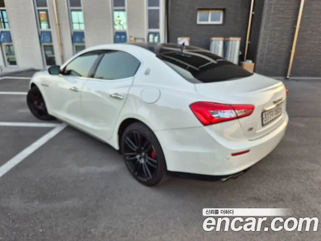 Maserati Ghibli 2017 thumb 6