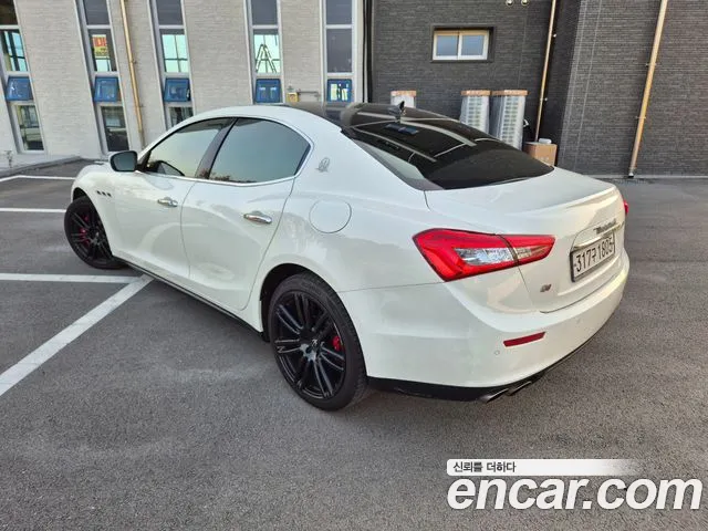 Maserati Ghibli 2017 thumb 7