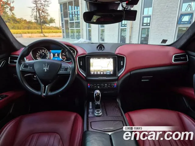 Maserati Ghibli 2017 thumb 8