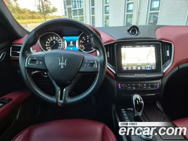Maserati Ghibli 2017 thumb 9