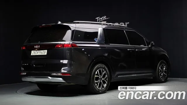 Kia Carnival 2021 thumb 2