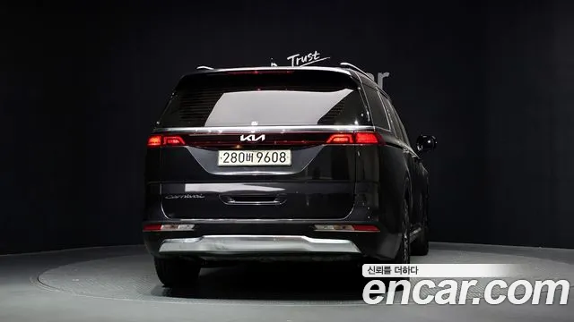 Kia Carnival 2021 thumb 4