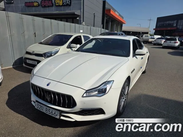 Maserati Quattroporte 2018 thumb 12
