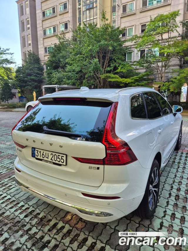 Volvo XC60 2023 thumb 2