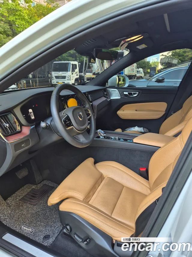 Volvo XC60 2023 thumb 12