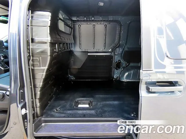 Hyundai Staria 2022 thumb 6