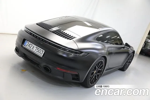 Porsche 911 2024 thumb 3