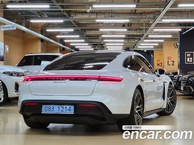 Porsche Taycan 2025 thumb 3