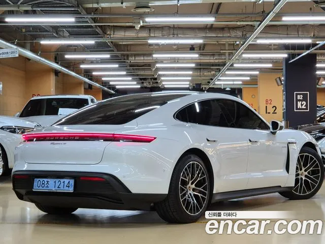 Porsche Taycan 2025 thumb 4
