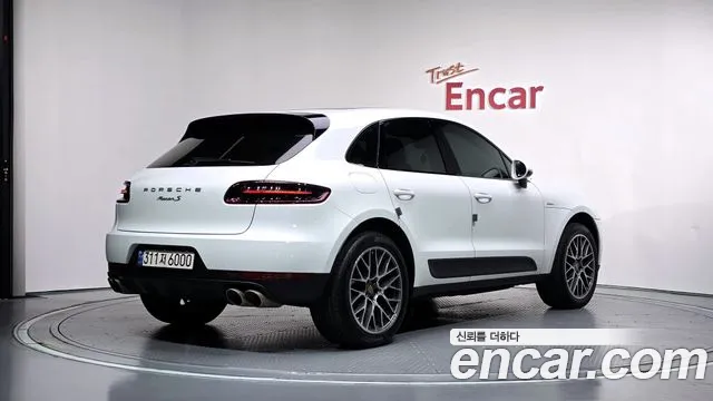 Porsche Macan 2016 thumb 2