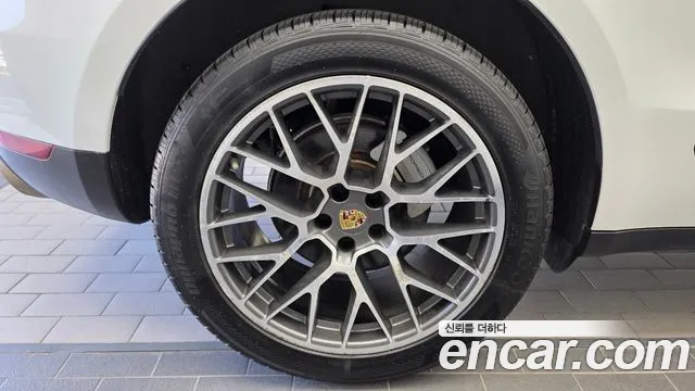 Porsche Macan 2016 thumb 5