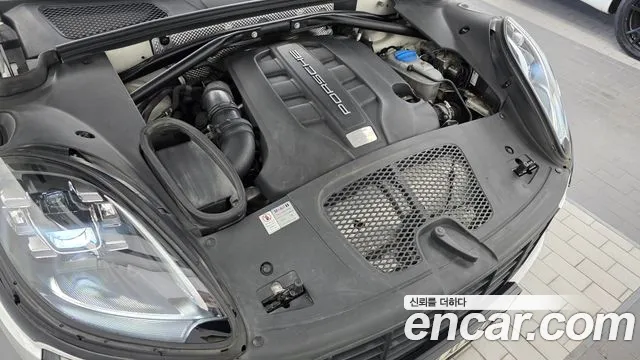 Porsche Macan 2016 thumb 6