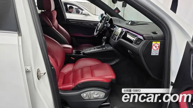 Porsche Macan 2016 thumb 11