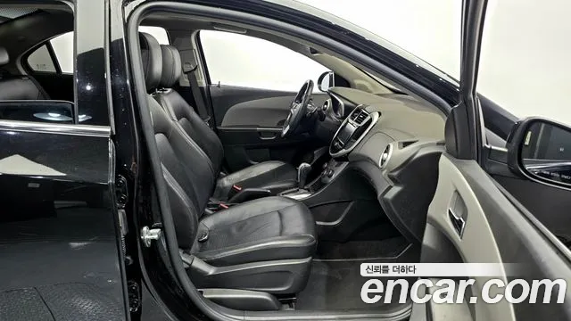 ChevroletGMDaewoo Aveo 2017 thumb 12