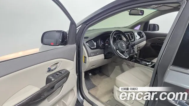 Kia Carnival 2018 thumb 10