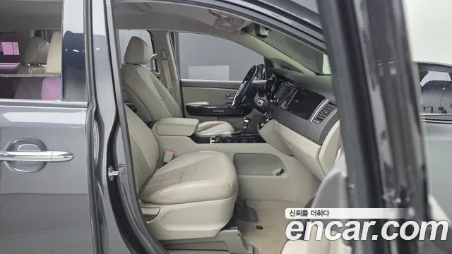 Kia Carnival 2018 thumb 11