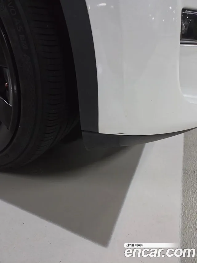 Tesla Model Y 2021 thumb 4