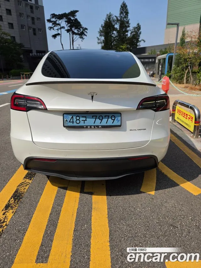 Tesla Model Y 2021 thumb 9