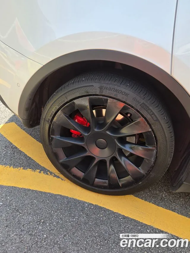 Tesla Model Y 2021 thumb 12