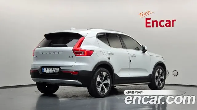 Volvo XC40 2022 thumb 2