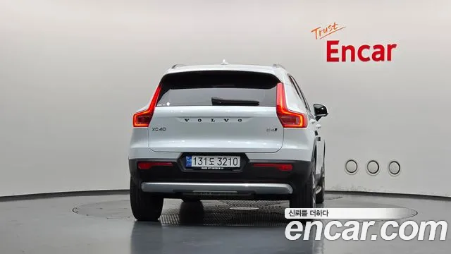 Volvo XC40 2022 thumb 4