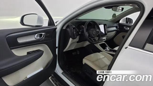 Volvo XC40 2022 thumb 10