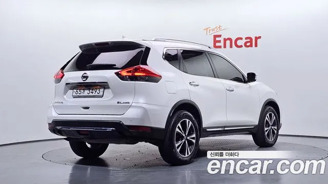 Nissan X-Trail 2018 thumb 2