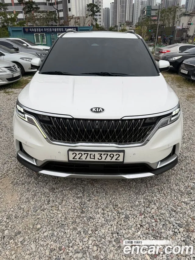 Kia Carnival 2021 thumb 3
