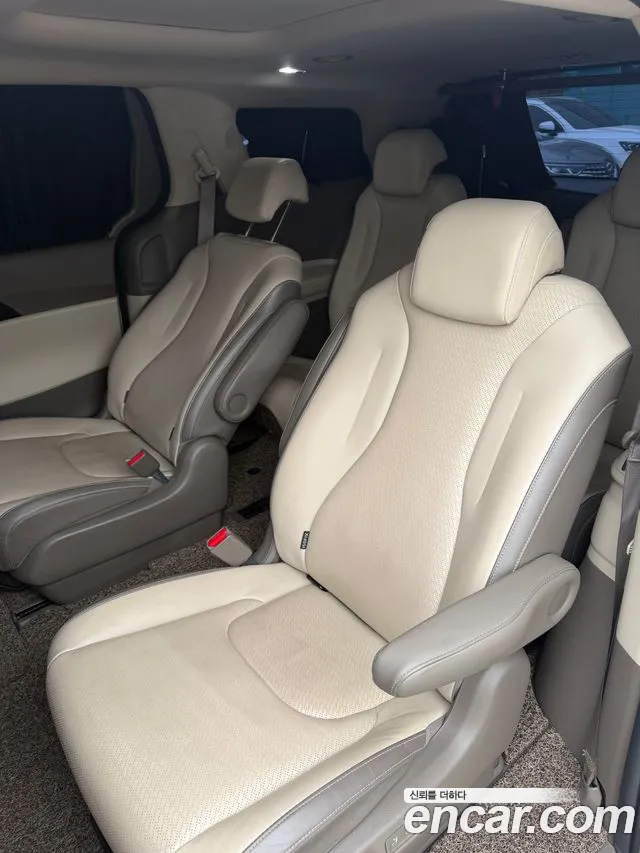 Kia Carnival 2021 thumb 10