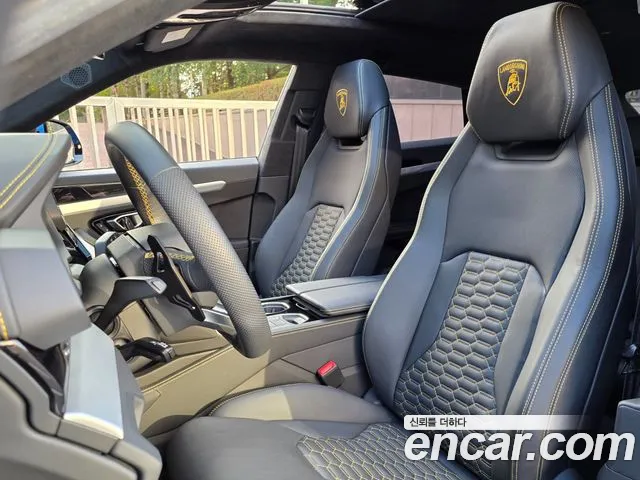 Lamborghini Urus 2021 thumb 10