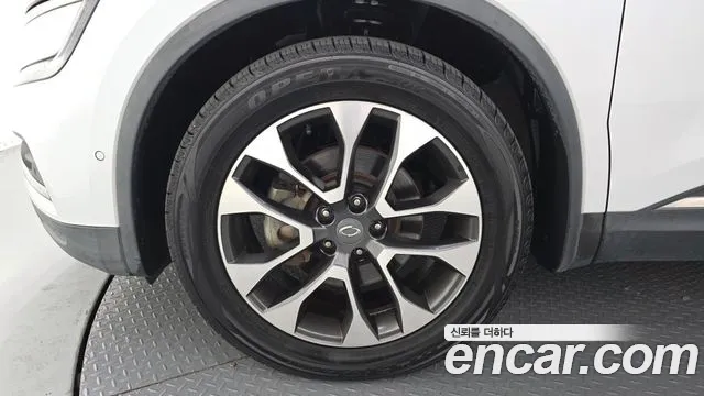 Renault-KoreaSamsung Koleos 2016 thumb 5