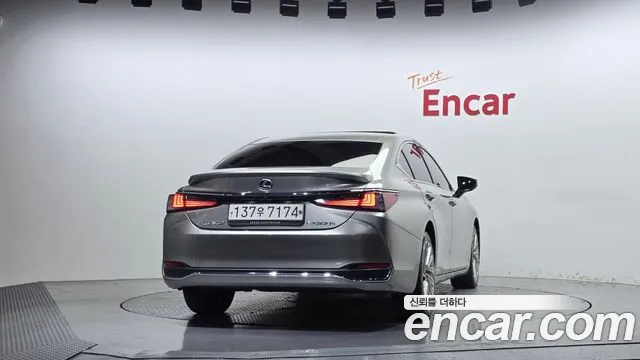 Lexus ES 2020 thumb 4