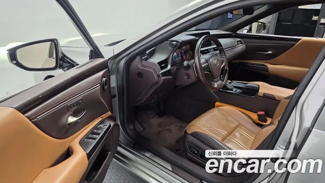 Lexus ES 2020 thumb 10