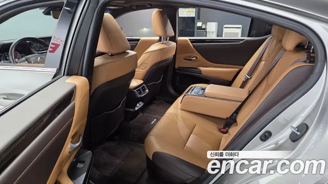 Lexus ES 2020 thumb 12