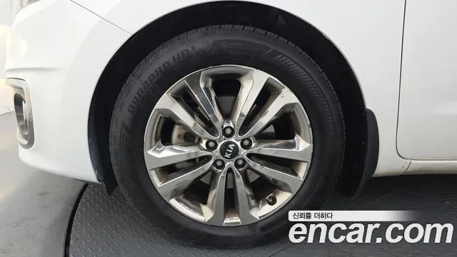 Kia Carnival 2015 thumb 5