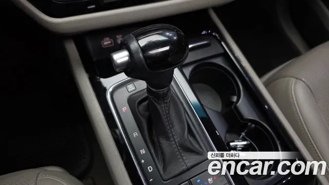 Kia Carnival 2015 thumb 9