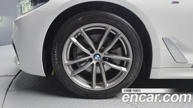 BMW 5-Series 2018 thumb 5