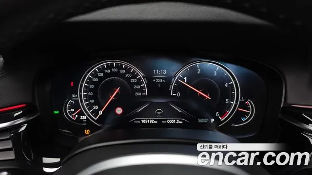 BMW 5-Series 2018 thumb 8
