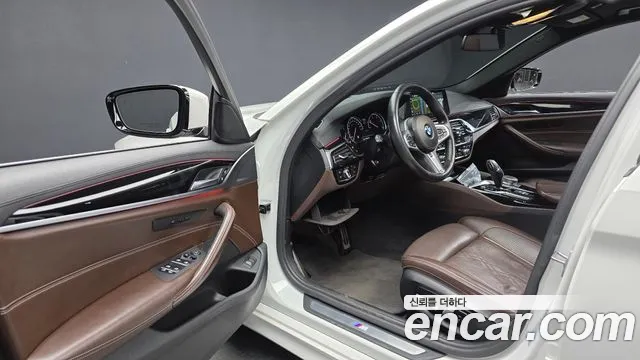 BMW 5-Series 2018 thumb 10