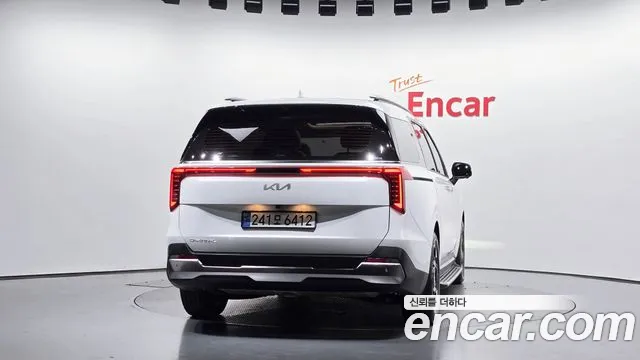 Kia Carnival 2024 thumb 3